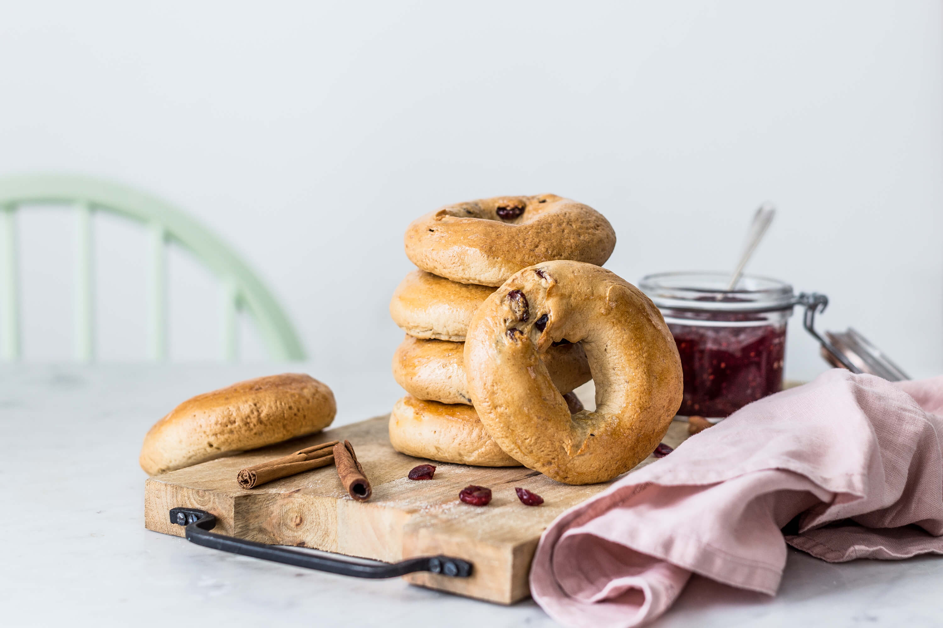 škoricové bagels s brusnicami